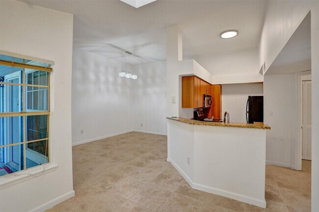 Building Photo - 1050 Crystal Way