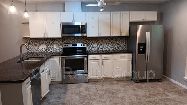 Building Photo - 7107 Briarfield Dr