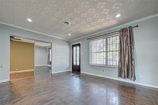 Building Photo - 8414 Flintridge Dr