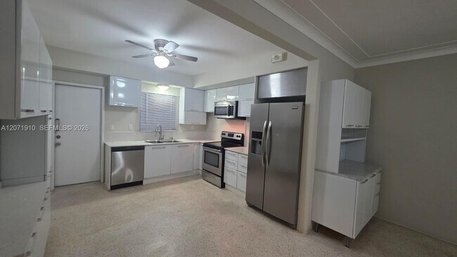 Building Photo - 260 SW 31st Ct