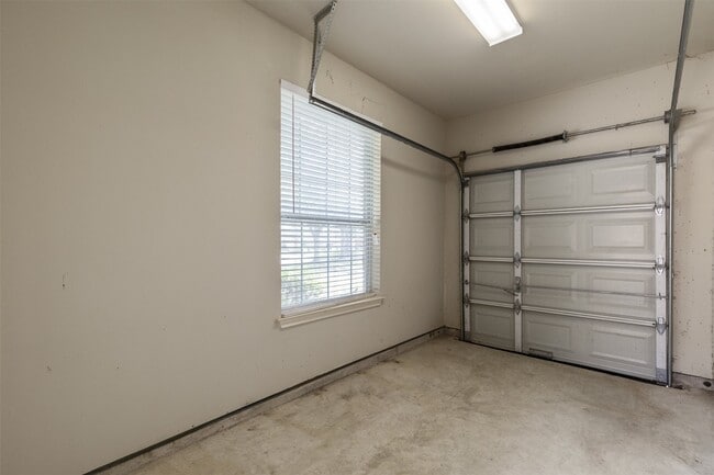 Building Photo - 521 Ironwood Forest Dr