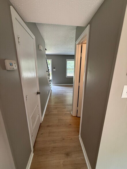 Building Photo - 1405 Harth Dr