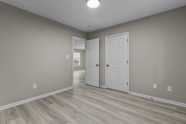 Building Photo - 1 month free rent!!!