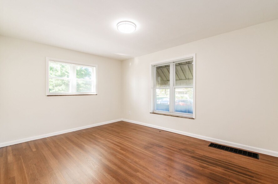 Building Photo - 1448 Elmwood Ave