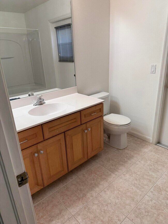 Building Photo - 5824 NW Zenith Dr