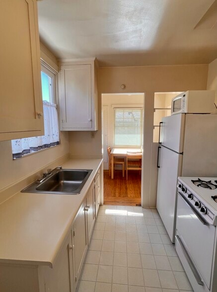 Kitchen 1 of 2 - 1750 Allston Way