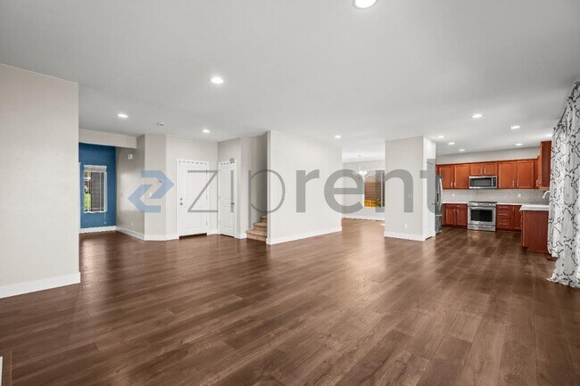 Building Photo - 722 85th Dr SE