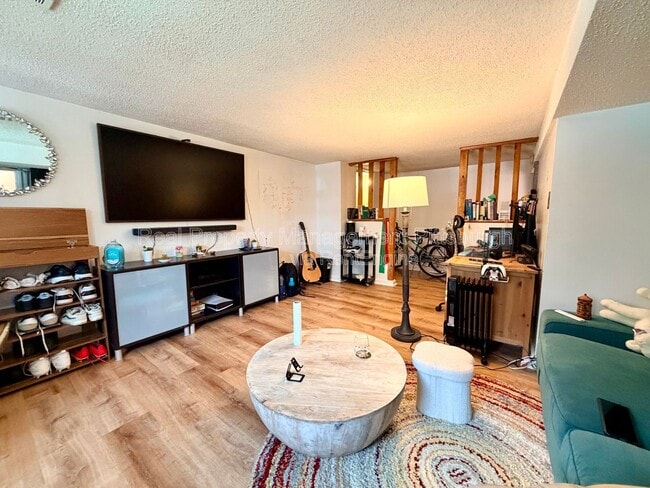 Building Photo - 433 Ella St