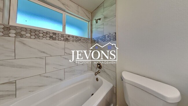 Building Photo - 19019 SE 164Th St Renton, WA 98058