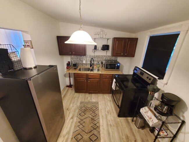 Building Photo - Furnished, Cozy Stay in the Arts District