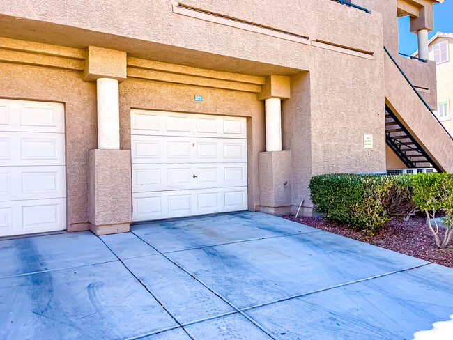 Building Photo - 2053 Quarry Ridge St