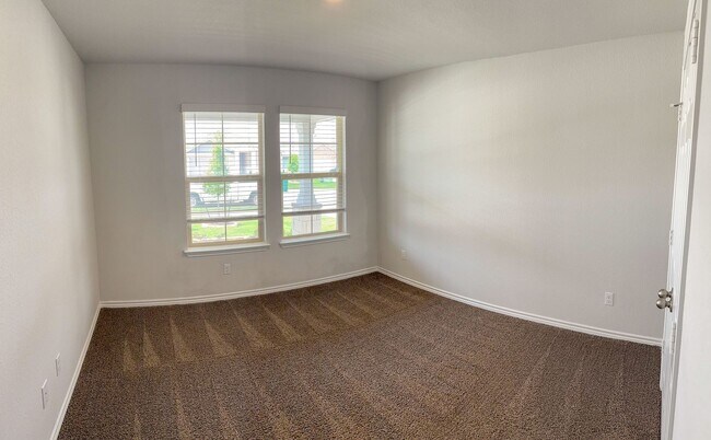 Building Photo - Available NOW This charming 1 story, 3 bed...