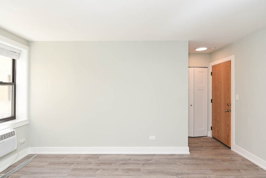 Building Photo - 448 W Barry