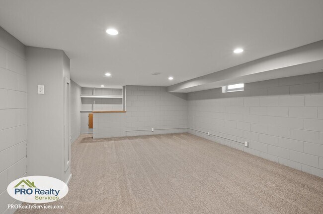 Building Photo - 4359 7th St NE