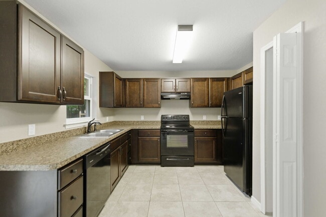 Building Photo - No HOA! Spacious 3 Bedroom Home with Large Backyard & Fire Pit – Move-In Ready