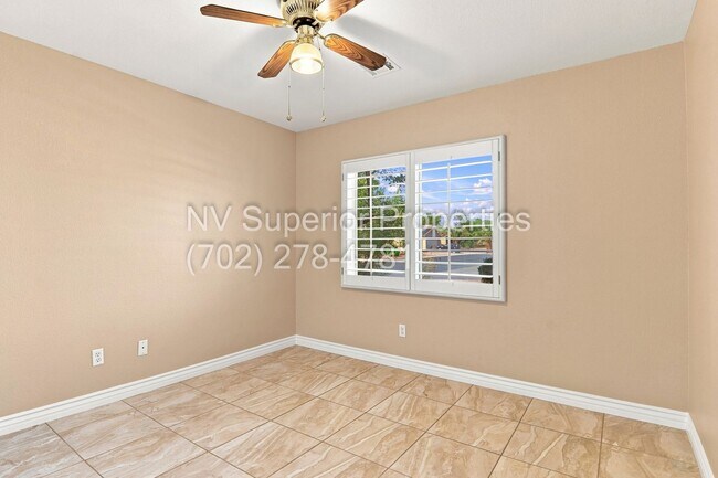 Building Photo - SE!! Stallion Mountain!! Gated!!! Single Story Home!! No Carpets!!! Covered patio!! Water Conditi...