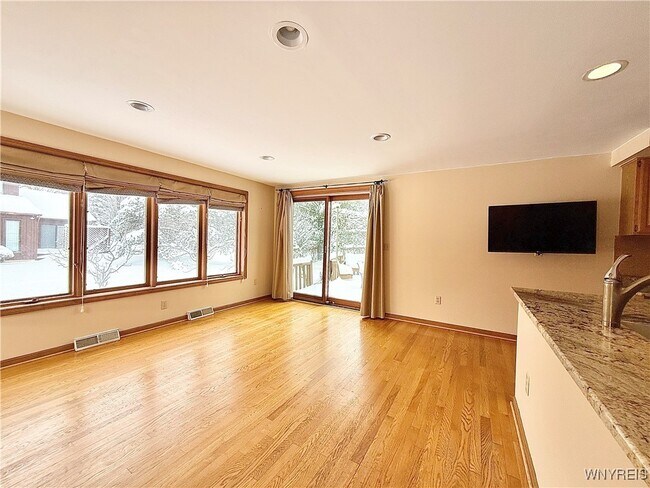 Building Photo - 8 Hummingbird Ln