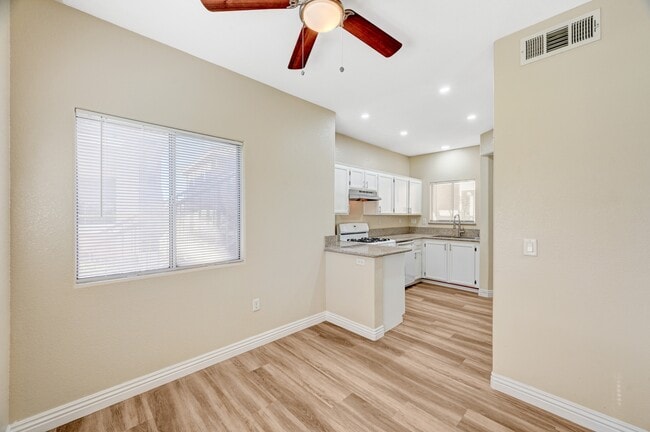 Building Photo - 1050 E Cactus Ave