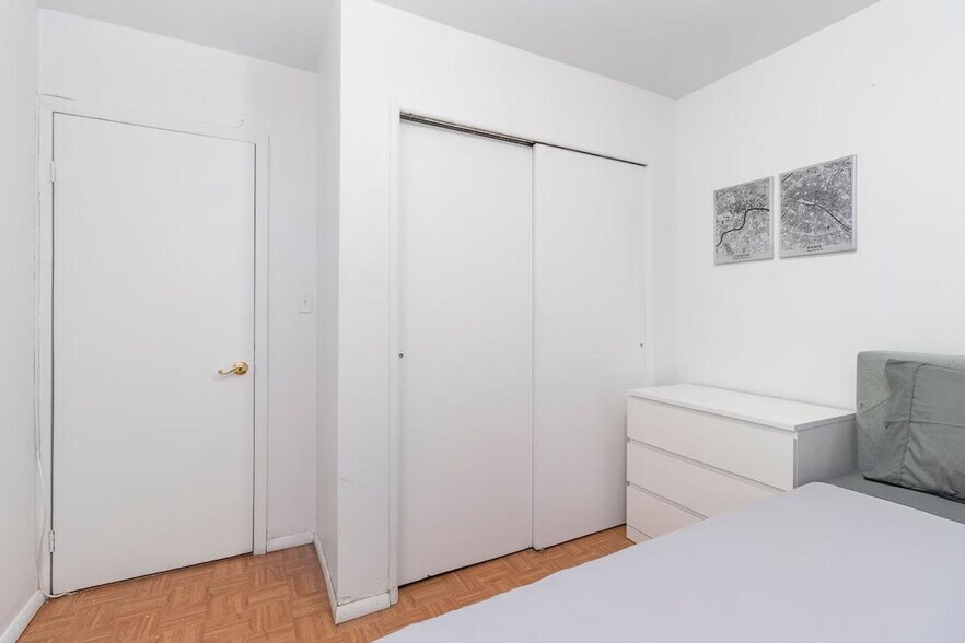 Building Photo - 155 E 92nd St