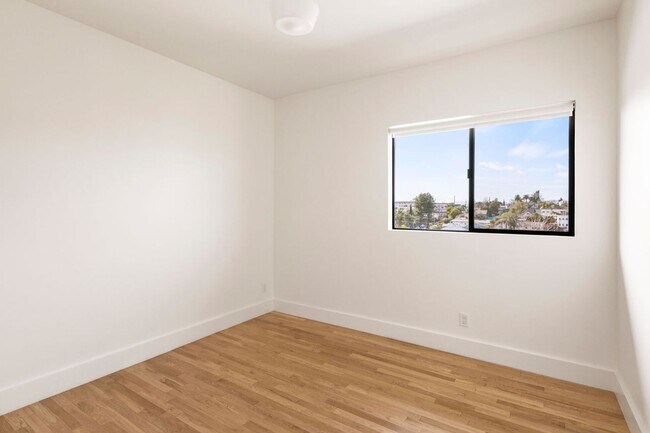 Building Photo - 5 Bed / 5 Bath Residence in Echo Park Now Available!