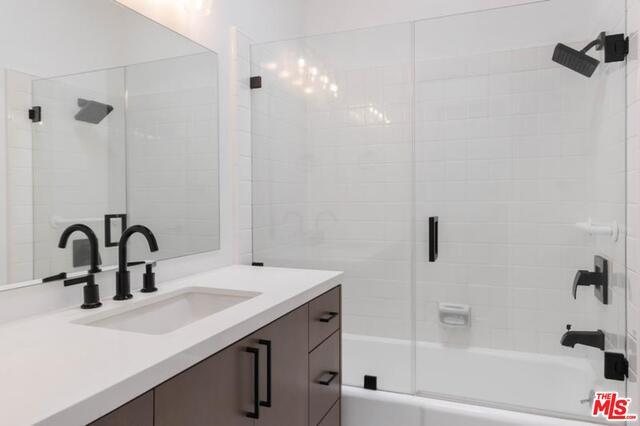 Building Photo - 511 San Vicente Blvd