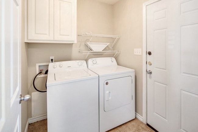 Building Photo - 9803 Risky's Ranch Dr