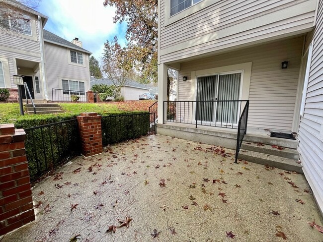 Building Photo - Gorgeous townhome in Redmond