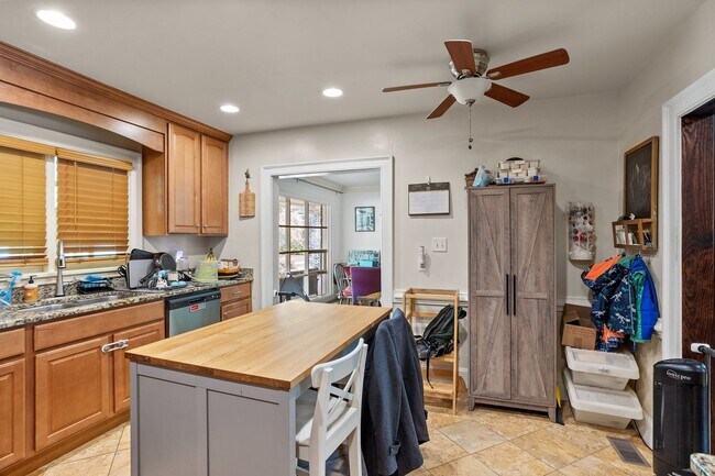 Building Photo - Beautiful brick home on a 1-acre lakefront...