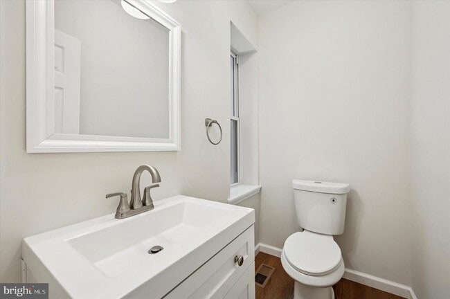 Building Photo - 2318 Fernon St