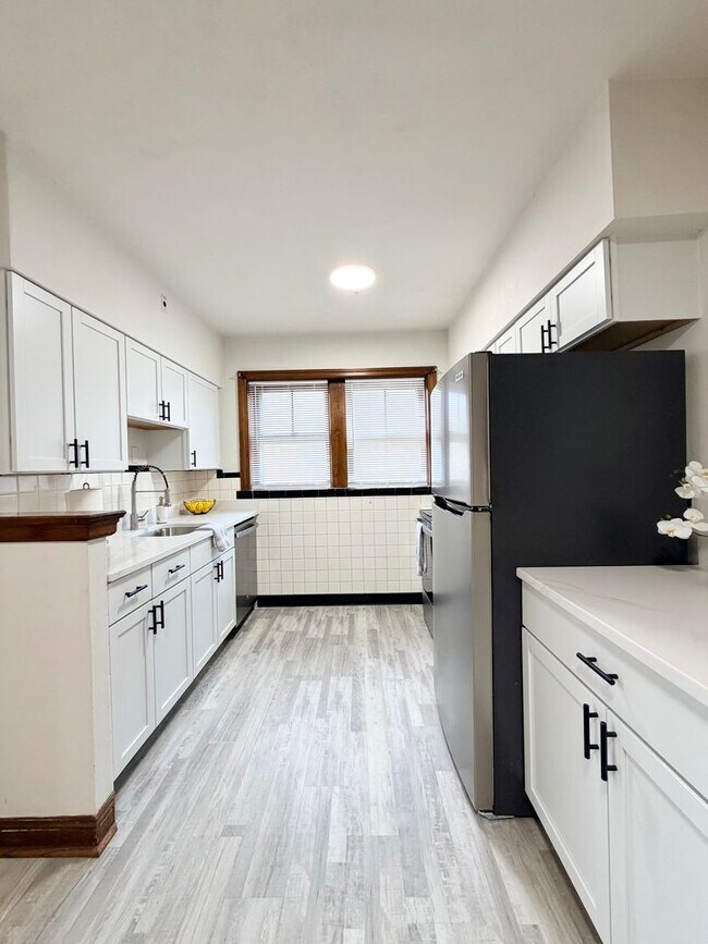 Building Photo - 4734 Locke Ave