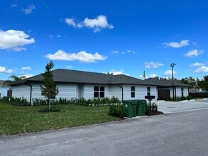 Building Photo - 2725 Prairie Ln