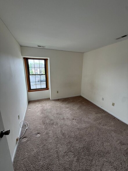 Building Photo - 339 Georgia Ct