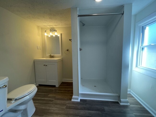 Building Photo - 1239 W 67th St