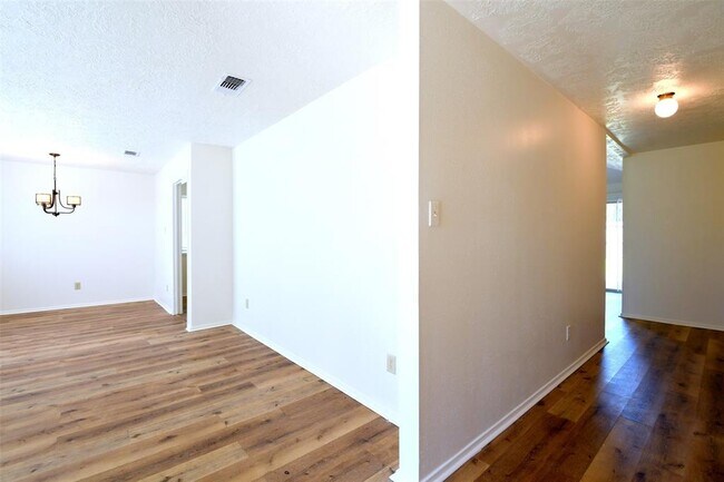 Building Photo - 18811 Pine Trace Ct