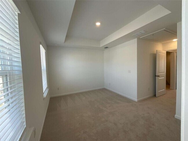 Building Photo - 5716 Schelton Pl