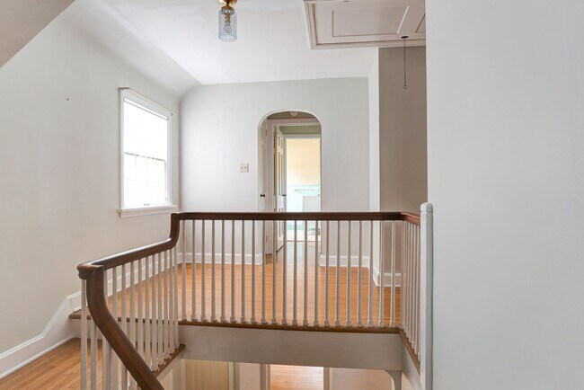 Building Photo - 4 bedroom, 2.5 bathroom home in Camp Hill