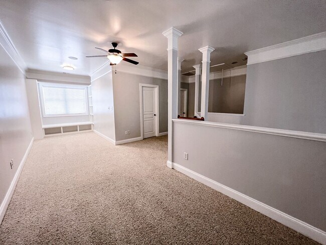 Building Photo - Gorgeous 3 Bed 2.5 Bath Home in Fayetteville