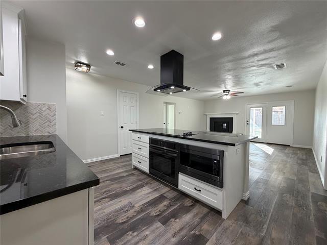 Building Photo - 420 Opal St