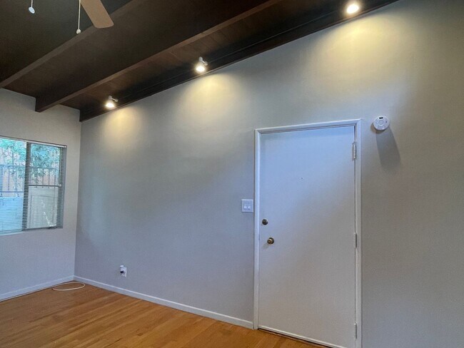 Building Photo - 4448-4450 Avocado St