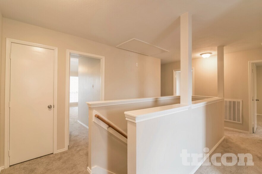 Building Photo - 3703 Bent Springs Ln