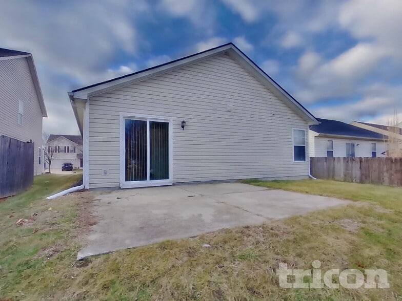 Building Photo - 12298 Wolf Run Rd