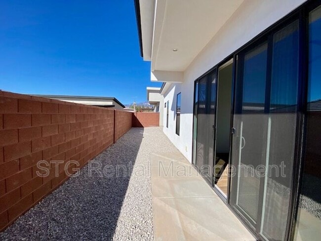 Building Photo - 152 S Desert Saguaro Ln