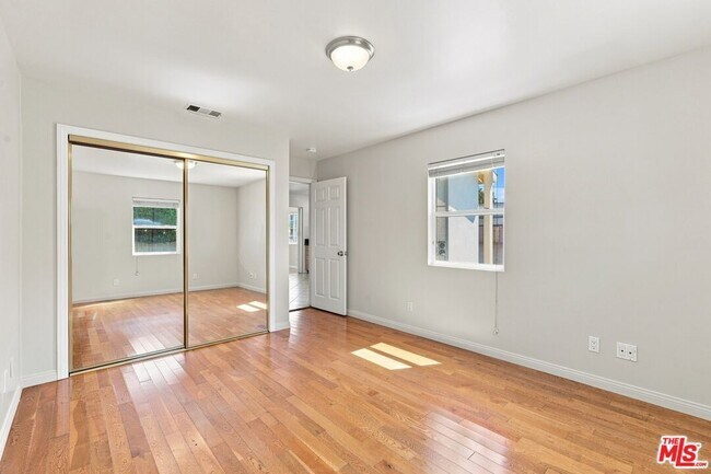 Building Photo - 8845 Glider Ave