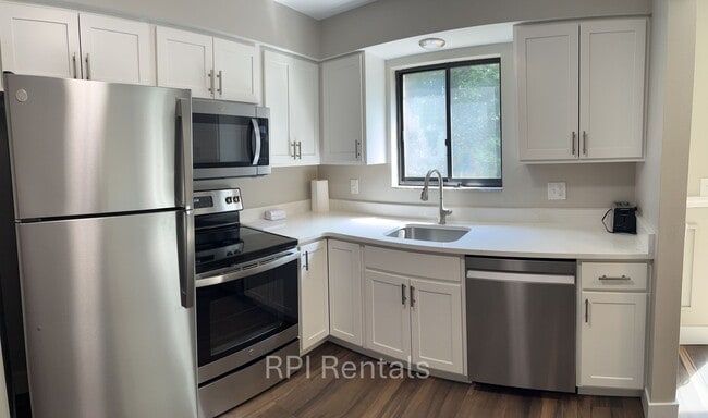 Building Photo - Shaler 2 Bedroom Townhouse