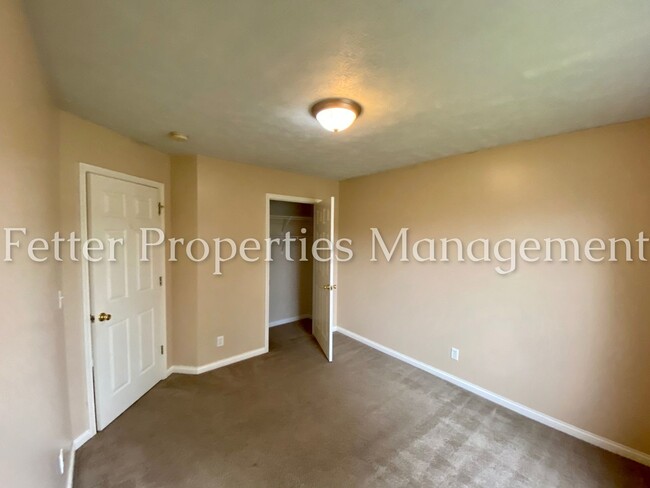 Building Photo - 3 Bedroom East Side Home!
