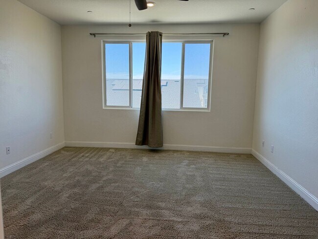 Building Photo - Spacious Next-Gen Lennar Home for Rent in the Clovis Unified School District