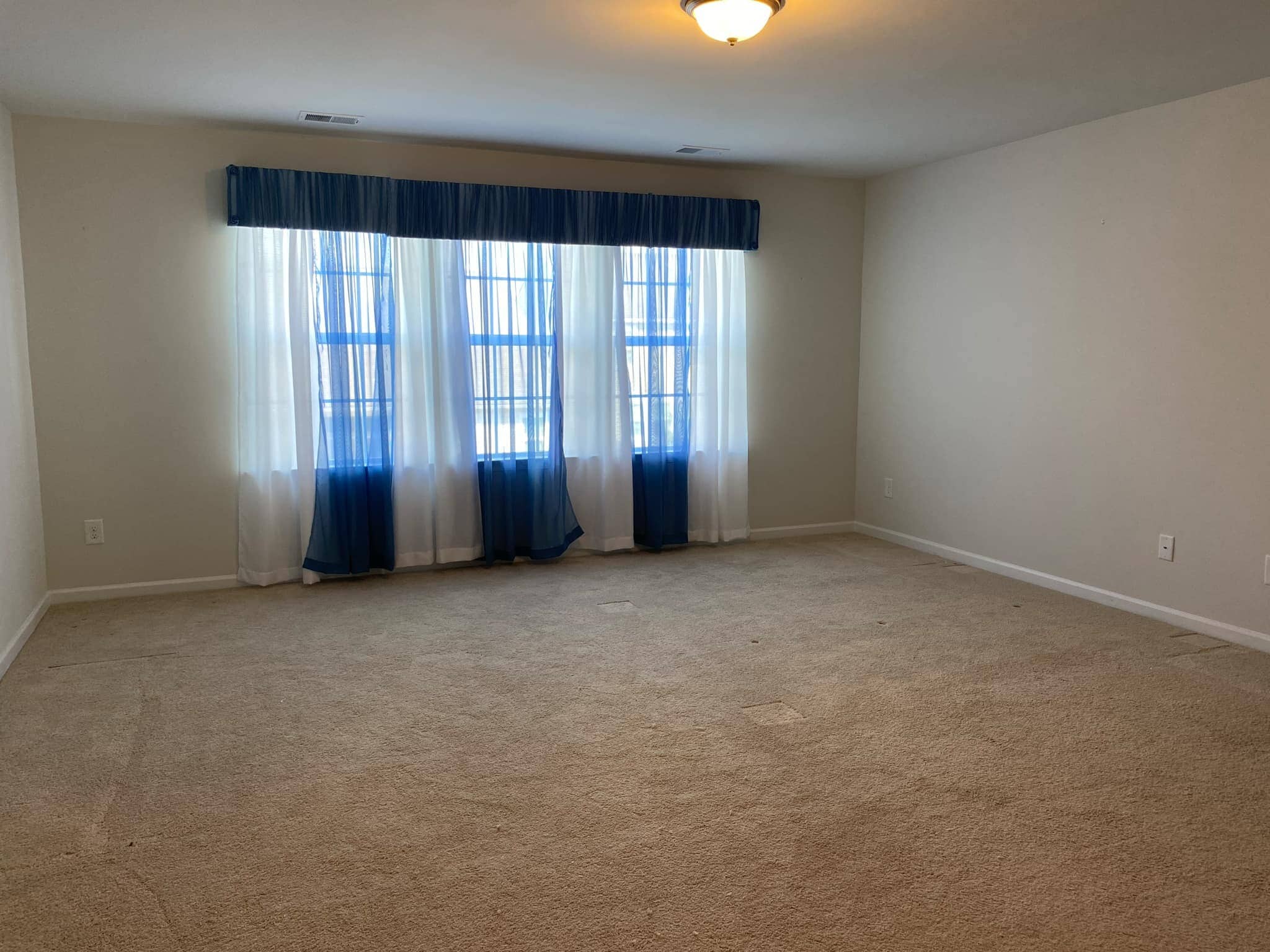 Master Bedroom - 9824 English Elm St