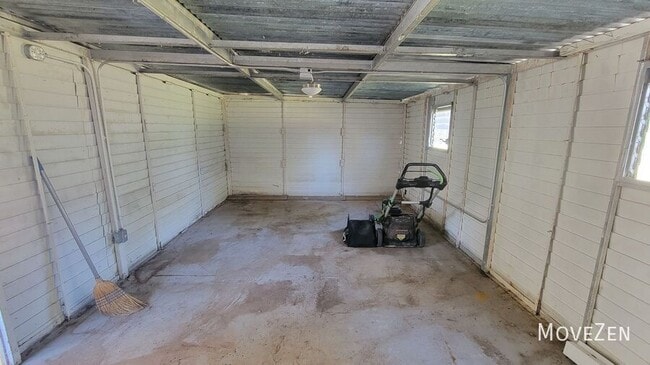 Building Photo - 1200 Dresden Dr W