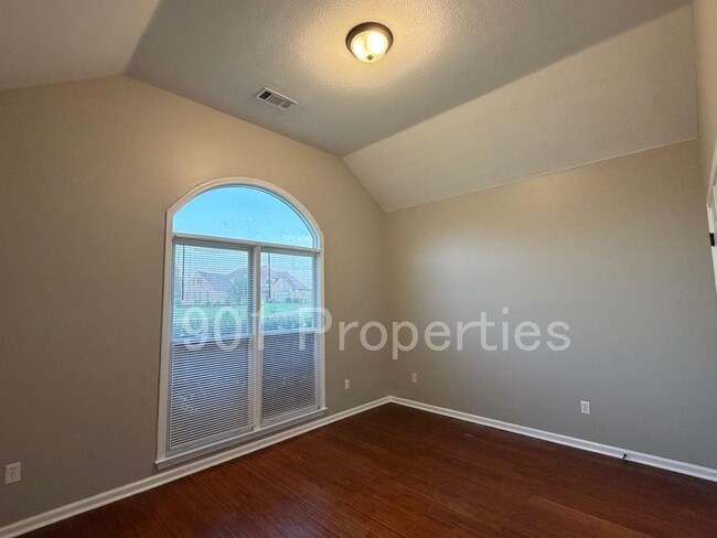 Building Photo - 3777 Pavilion Cir