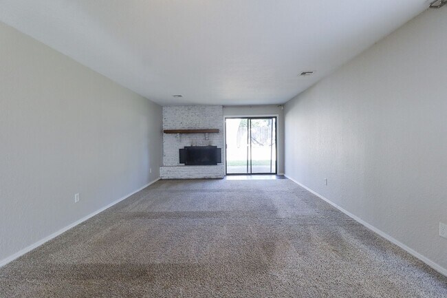 Building Photo - This Beautiful Home by Hunter Park is Wait...